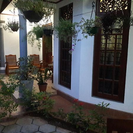 Hotel Aayu'S Guest Bentota Exterior foto